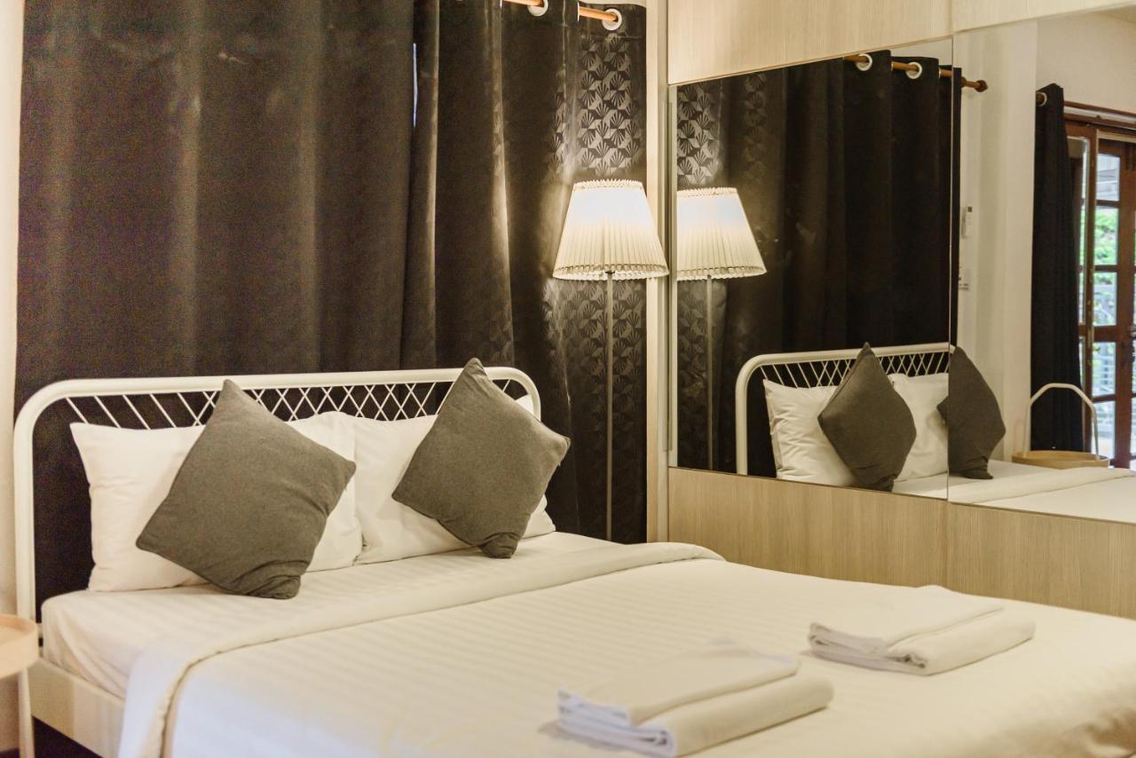 Siam Square House Hotel Bangkok Exterior foto