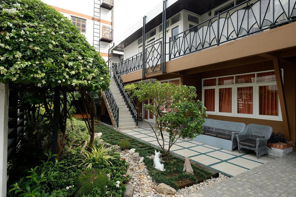 Siam Square House Hotel Bangkok Exterior foto