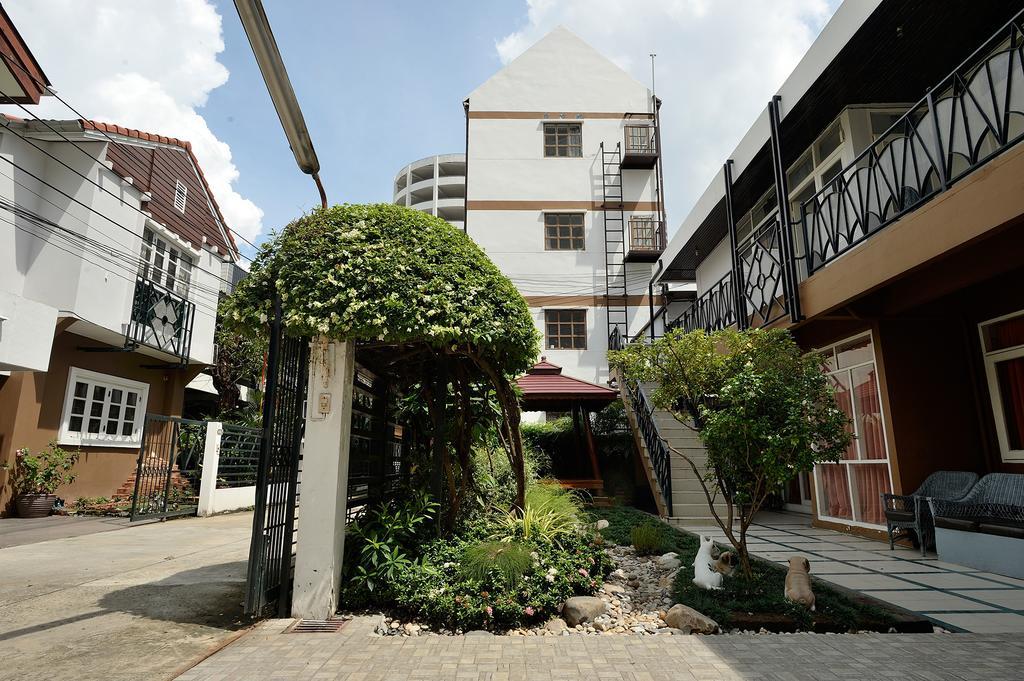 Siam Square House Hotel Bangkok Exterior foto